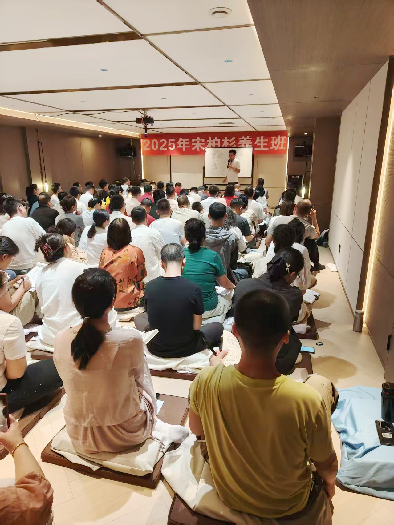 点石医派特刊：以道养生，赋能岐黄——点石医派2025养生营承德启幕，守护医者身心