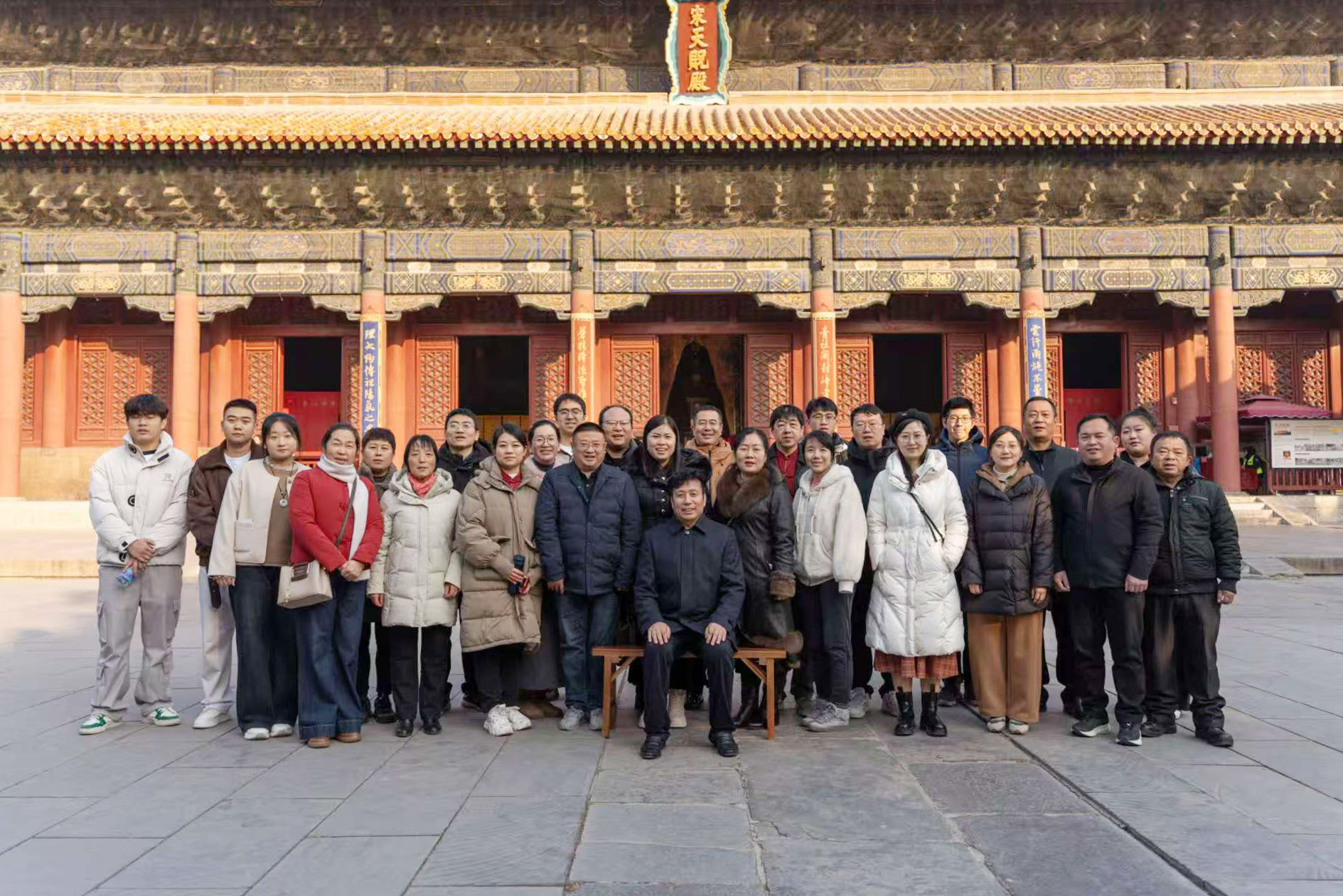 2025年元旦师门相聚于泰安岱庙.jpg